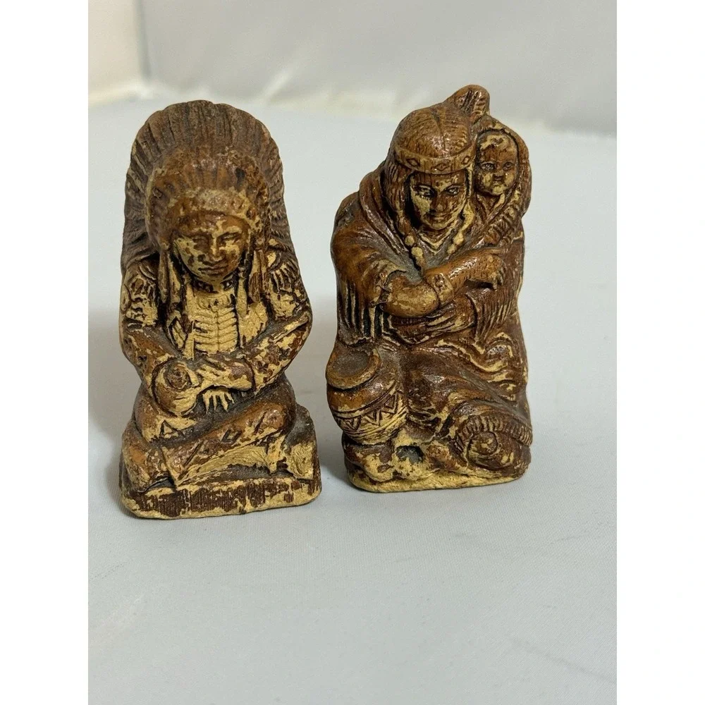 Vintage  Syroco Wood Indian Chief & Squaw Western Salt & Pepper Shaker Set